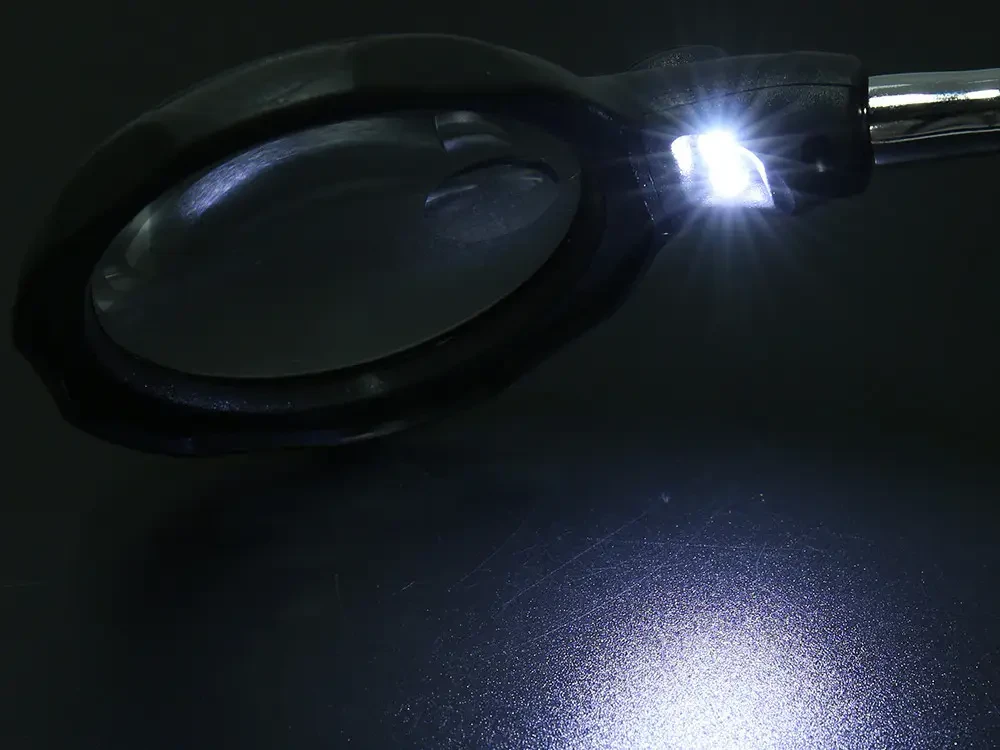 Лупа Третья рука EL-16126A с LED подсветкой. Настольная лупа 3.5 X 12X с клипсой