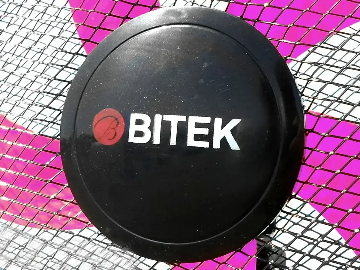 Вентилятор підлоговий BITEK 16" (40 см) 100 Вт 5 пласт. чорний/рожевий BT-1630BP