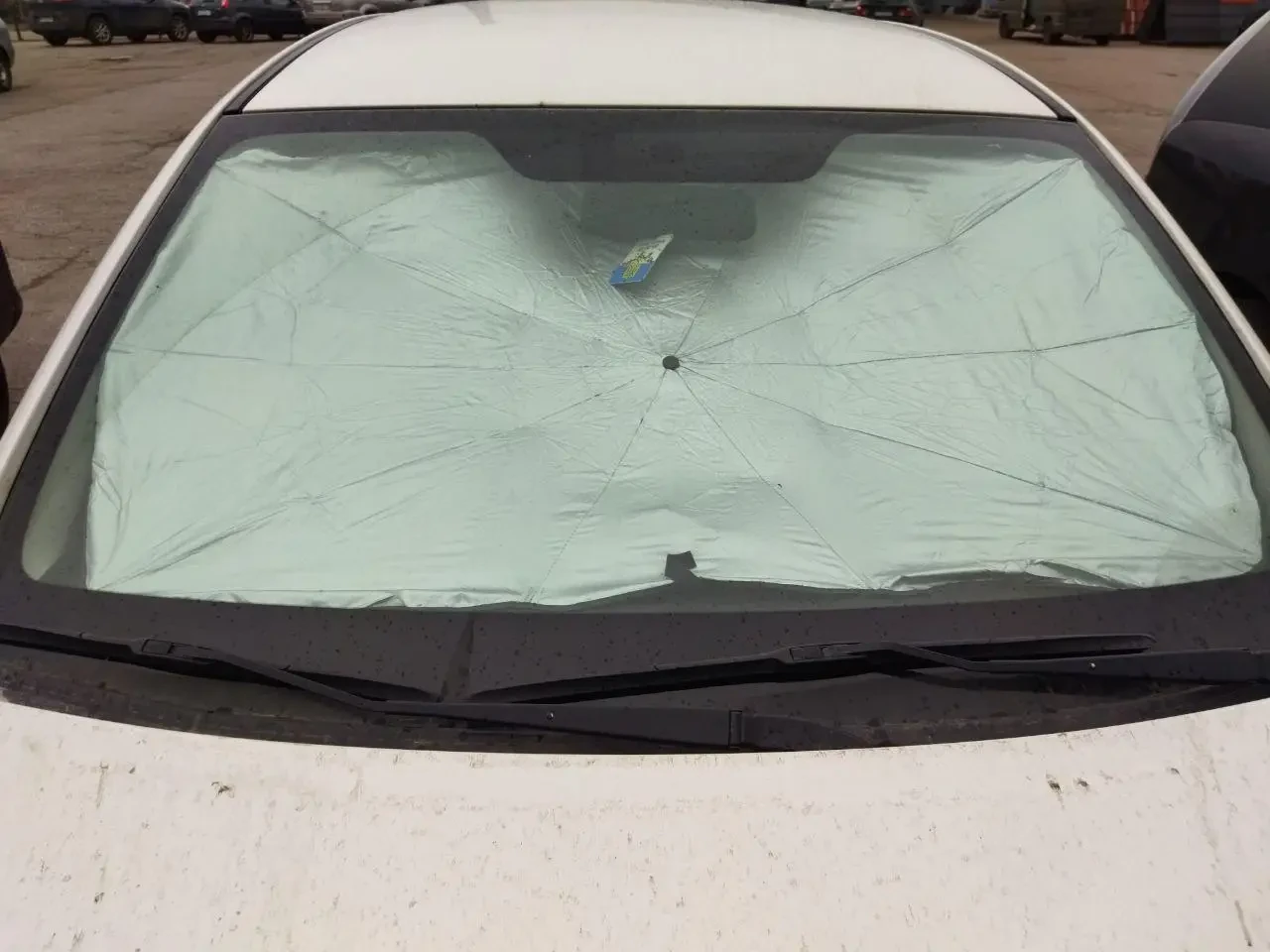 Автомобильный солнцезащитный зонтик на лобовое стекло 78х136 см