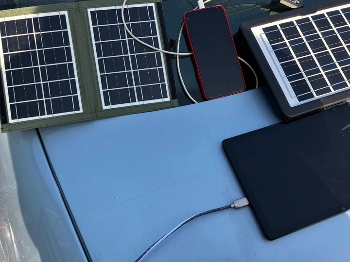 Зарядное устройство Cclamp CL-670 с солнечной панелью 7W USB