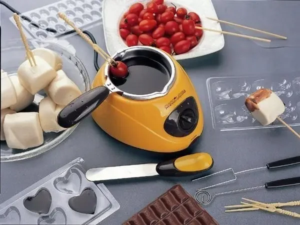Прилад для приготування шоколадного фондю Chocolatiere 250 мл. 25вт.