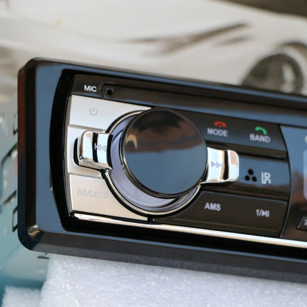 Мощная Автомагнитола с чистым звуком JSD-520BT С USB И BLUETOOTH.
