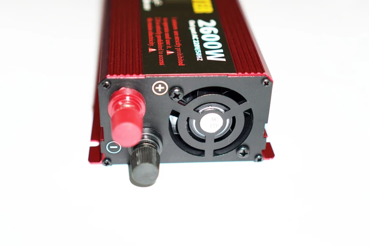 Преобразователь напряжения инвертор Eryuan 2600W LCD DC/AC 12V-220V с чистой синусоидой и вольтметром