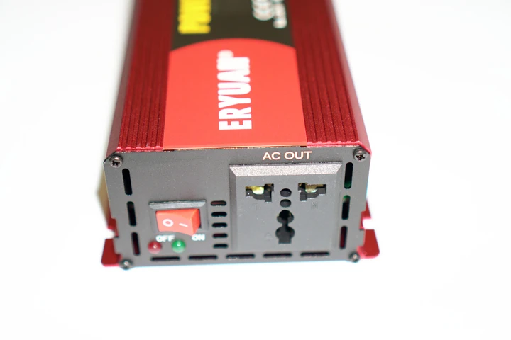 Преобразователь напряжения инвертор Eryuan 2600W LCD DC/AC 12V-220V с чистой синусоидой и вольтметром
