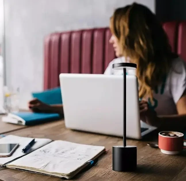 Светодиодная настольная лампа с сенсорным управлением на аккумуляторе Tablelamp Black 3 режима подсветки